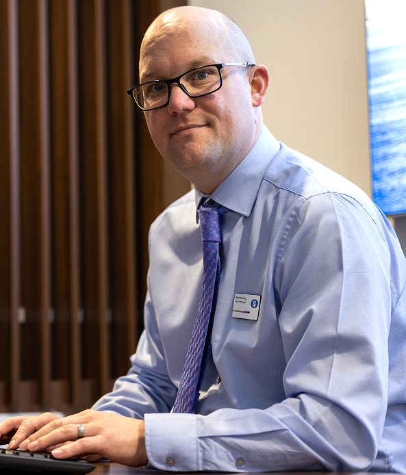 Pual, Regional Manager